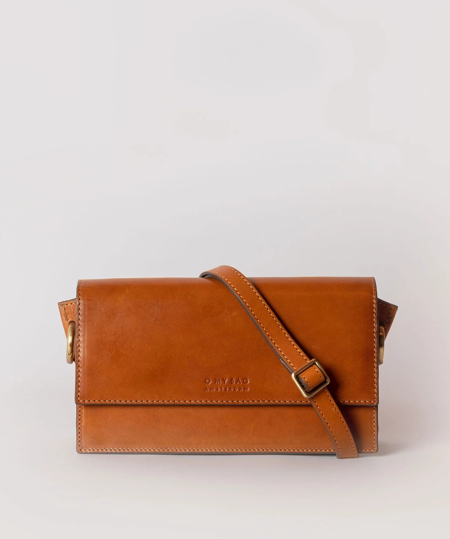 Stella_CognacClassic_LeatherStrap.webp