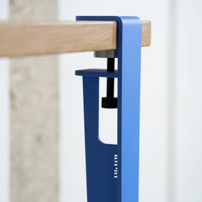 Tiptoe bureau
