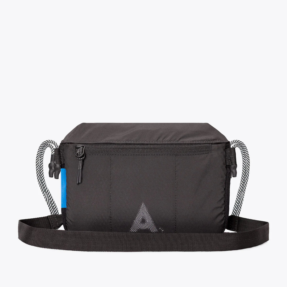 UA_Jona-Large-Bag_Air-Series_Black_03_6d7e83f9-6a75-439b-90d1-74b2500f3023.webp