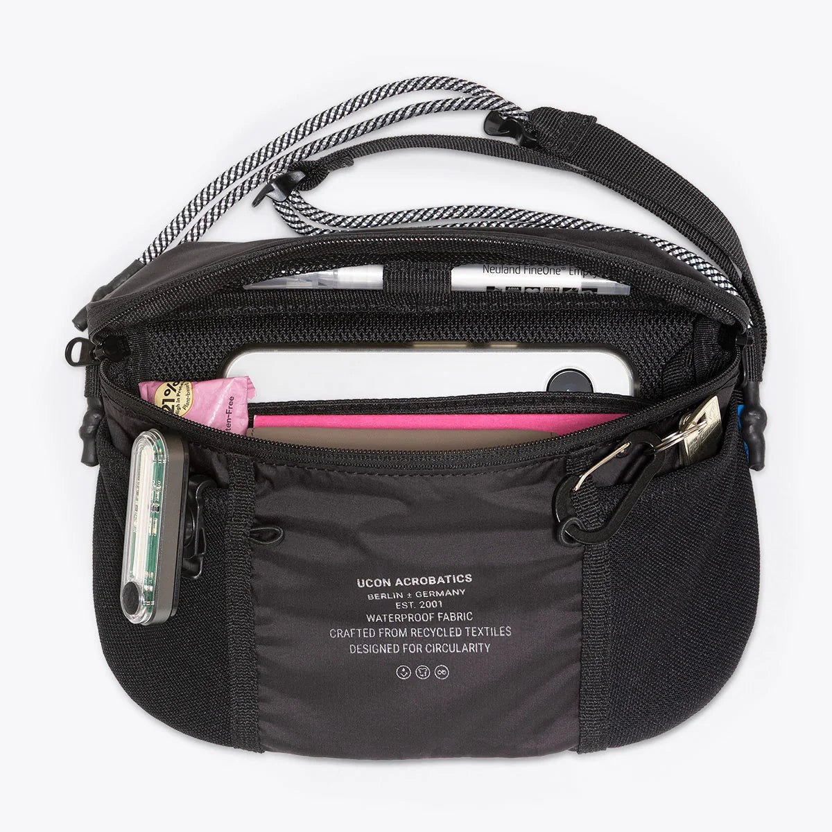 UA_Jona-Large-Bag_Air-Series_Black_06_c5f8b048-765a-48d4-99fa-a42e204e247c.webp