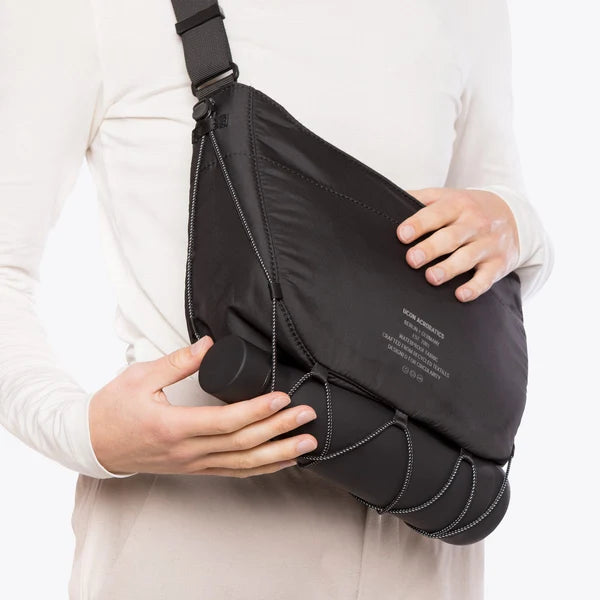 UA_Tessa-Bag_Air-Series_Black_10.webp
