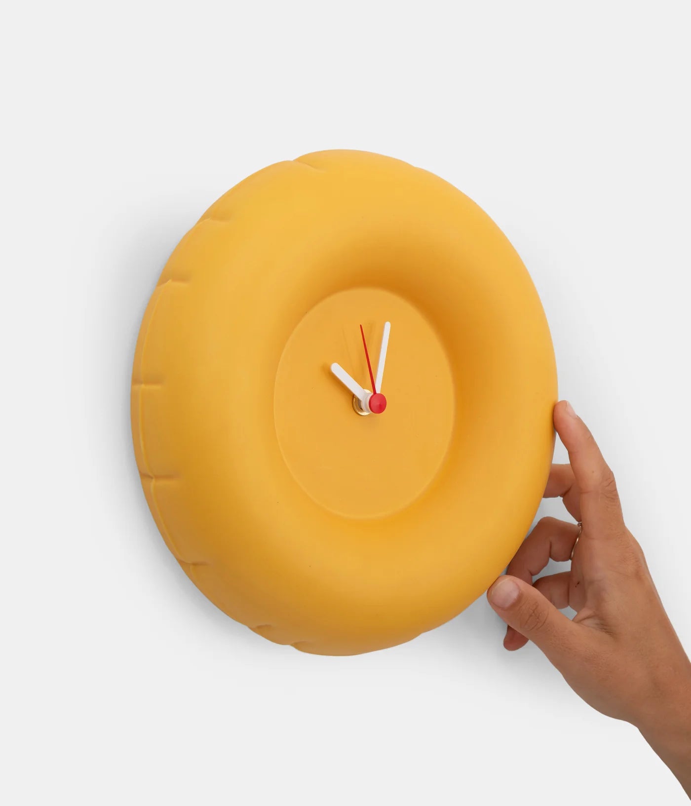 Yolk_Matt_Clock_Holly_HomeStudyo_01.webp