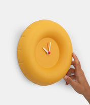 holly clock
