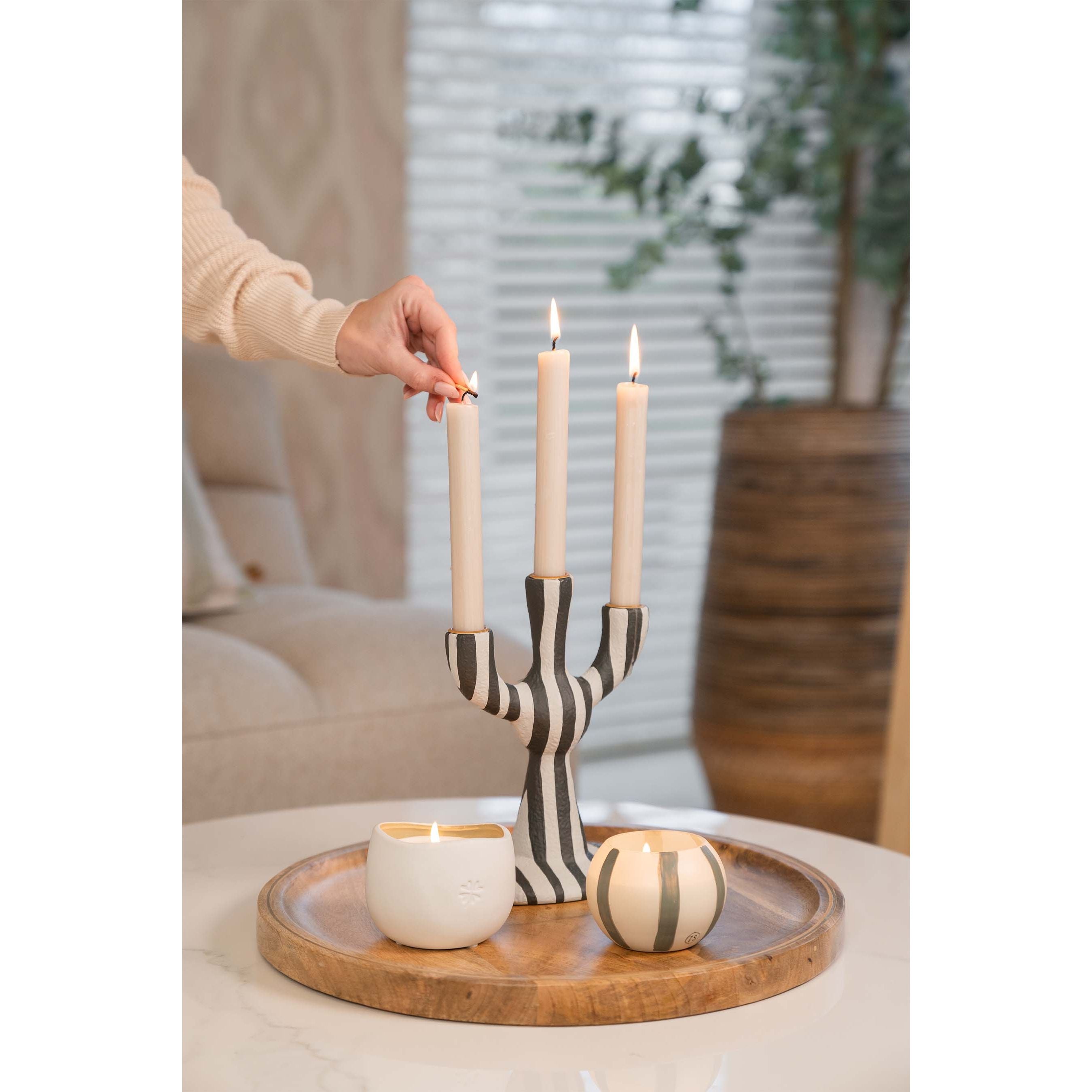 Polystone kandelaar met strepen