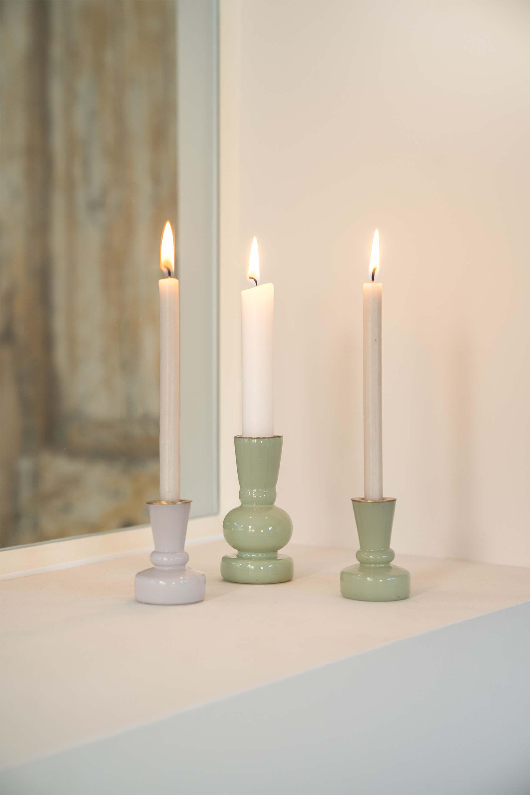 Glazen kandelaar M - saliegroen