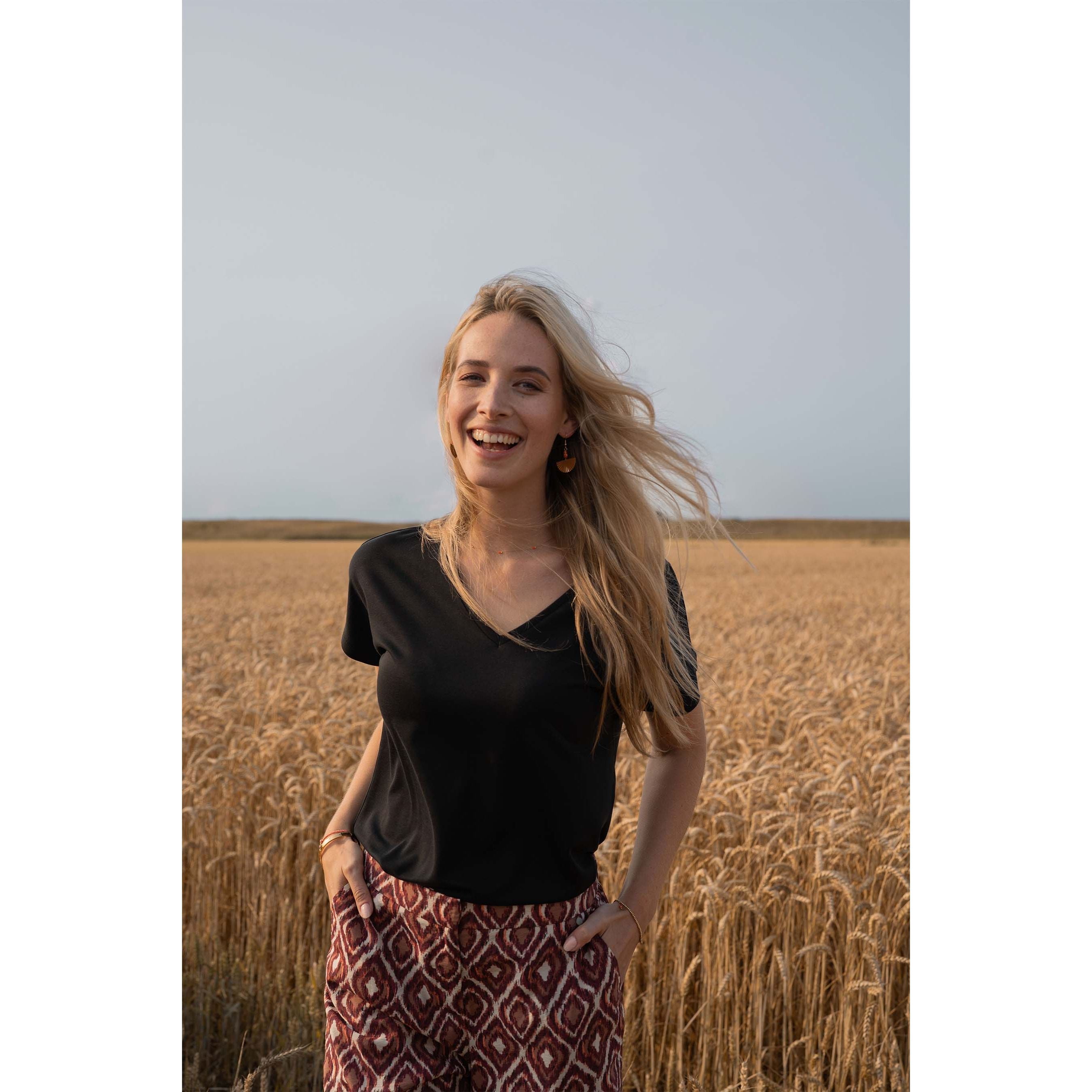 T-shirt met v-hals - off black