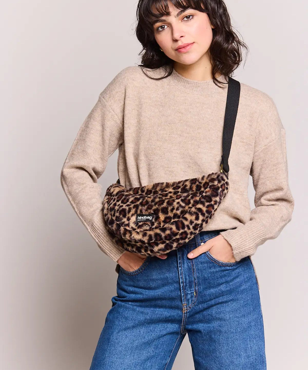 banane-andrea-leopard-01-hindbag_1296x_2dde57e1-3a11-4f92-8609-2a26c24757a0.webp