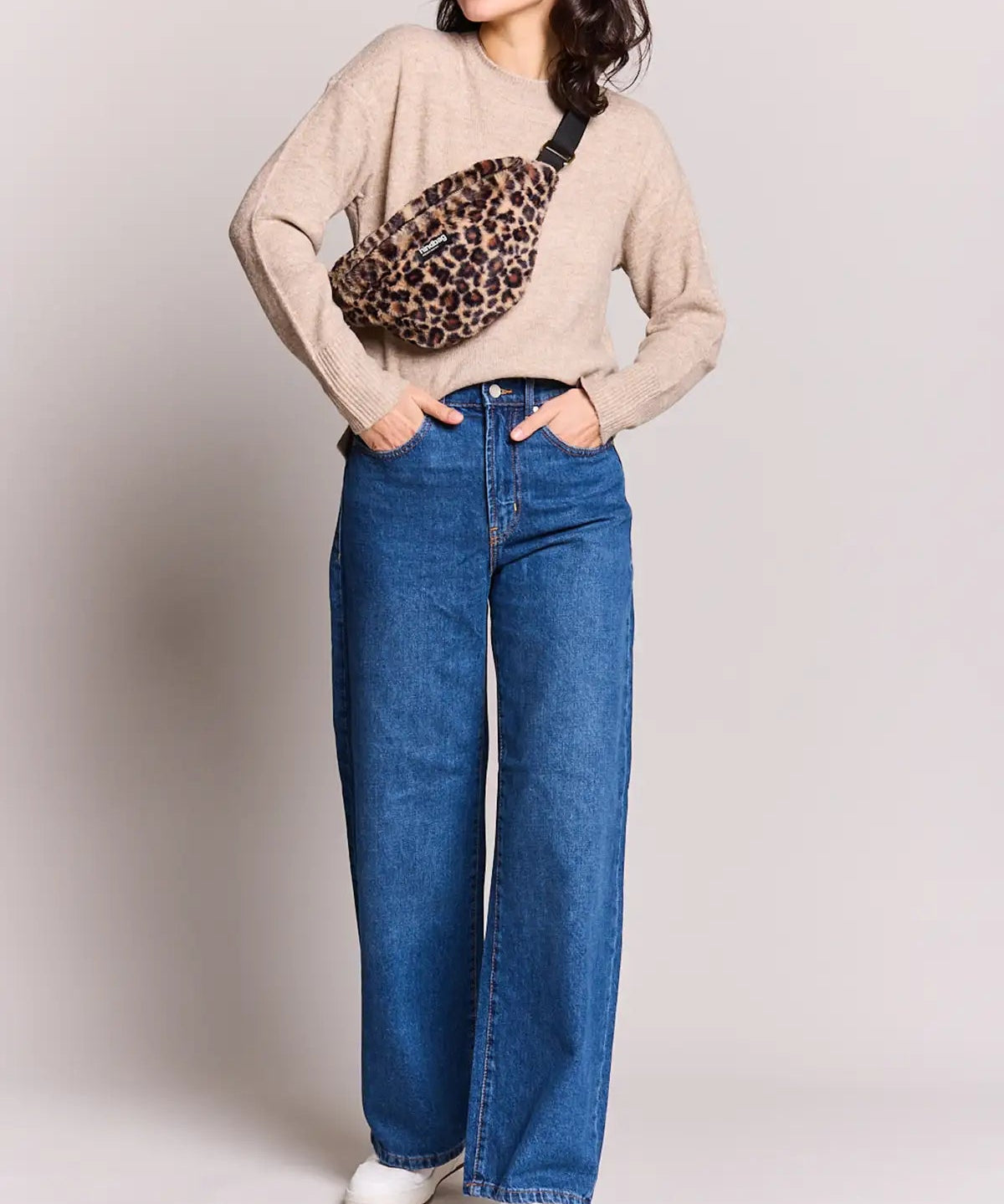 banane-olivia-leopard-01-hindbag_1296x_ca01844d-63cb-4f9a-89f0-902bec3a5942.webp