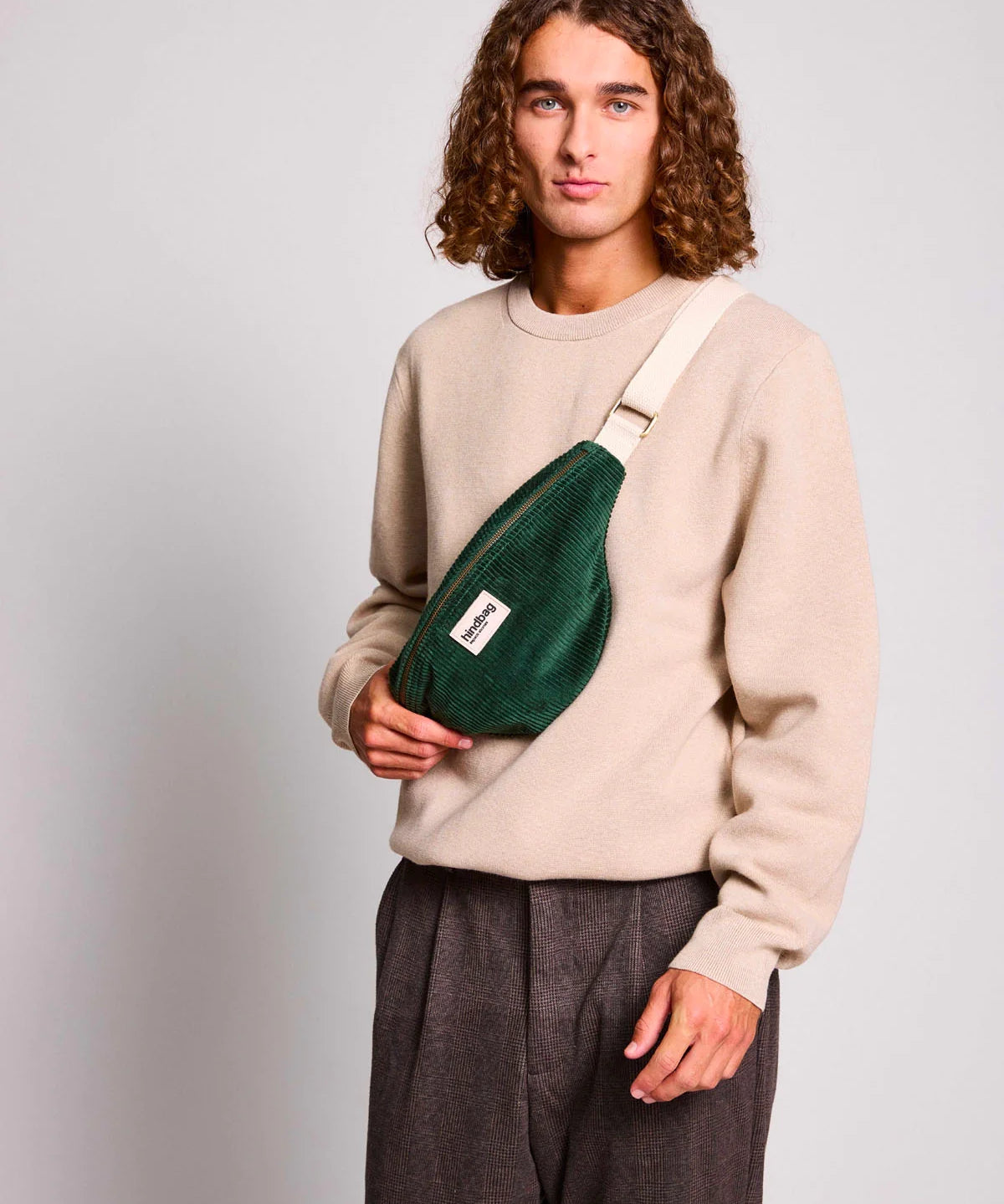 banane-olivia-velours-sapin-04-hindbag_1_1296x_5a576c8c-5621-4e65-aed9-a54cb4cdf649.webp