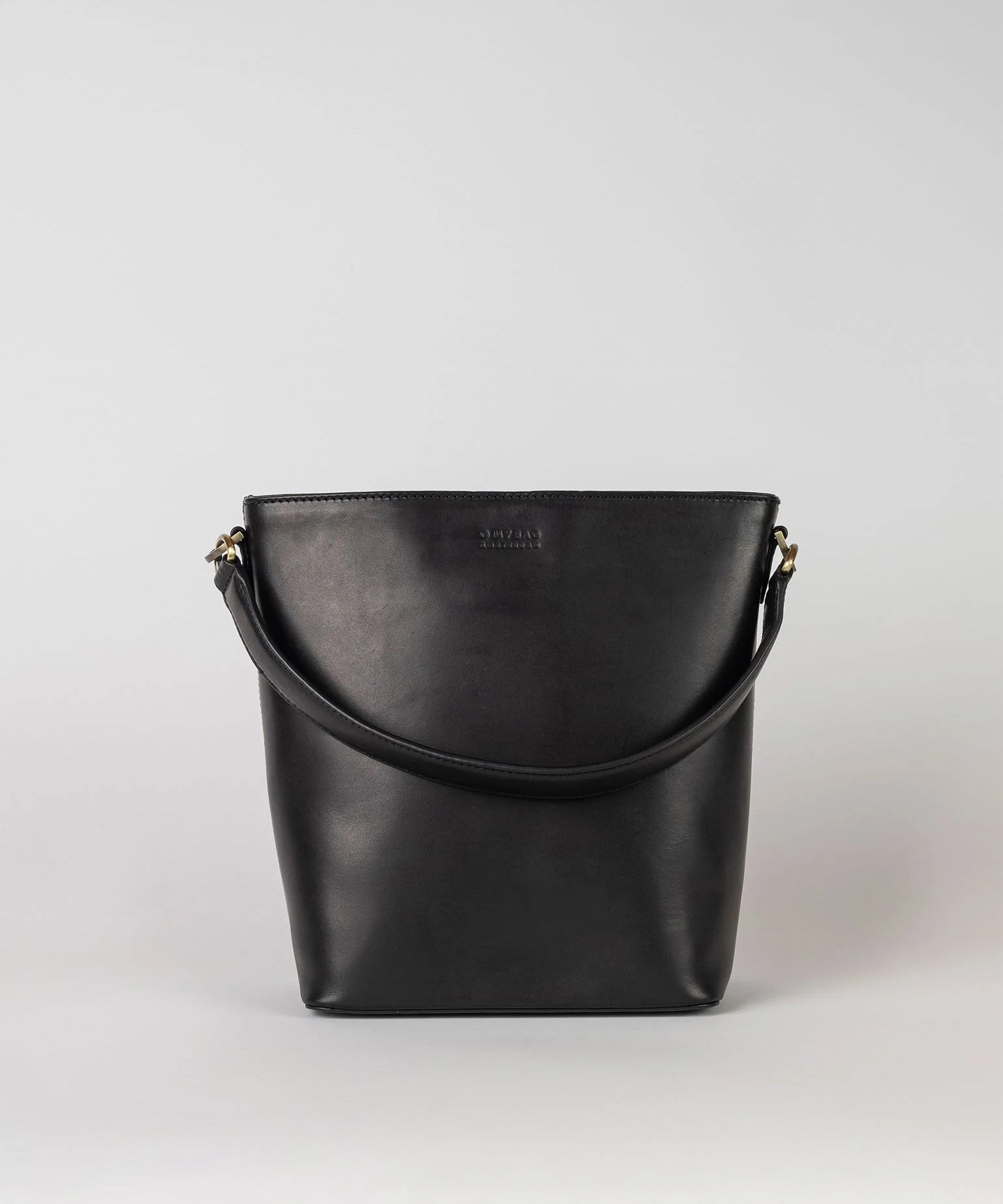 bobbi_bucket_bag_maxi_black_classic_front.webp