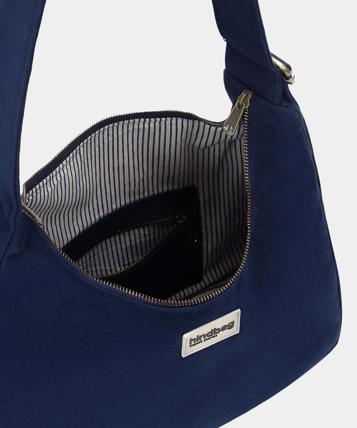claire-navy-inside.webp