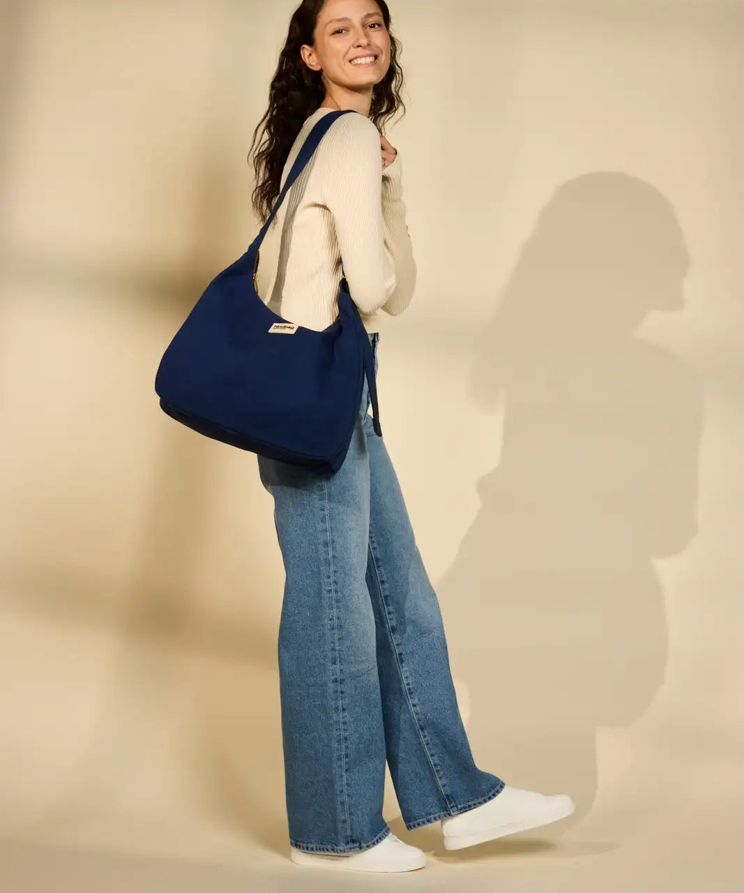claire-navy-model.webp