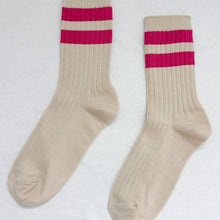 Afbeelding in Gallery-weergave laden, Her Socks Varsity - Magenta
