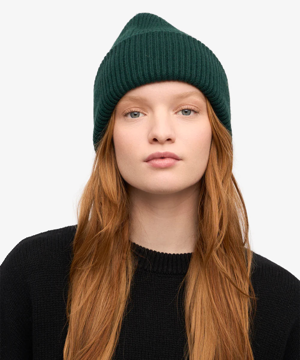 merino-wool-hat-beanie-emerald-green-female_2.webp