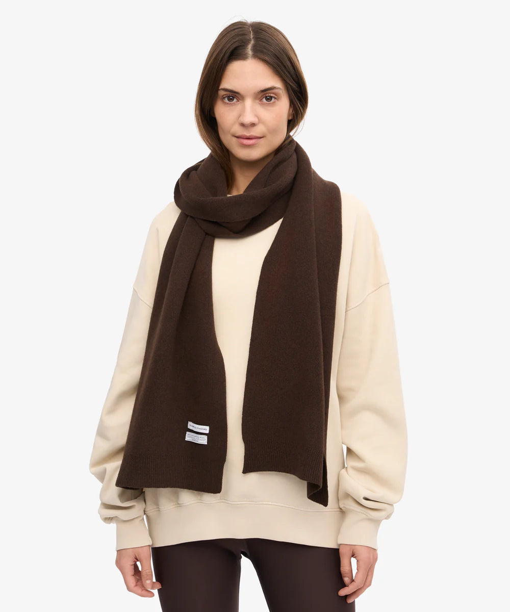 merino-wool-scarf-scarf-coffee-brown-female_2.webp