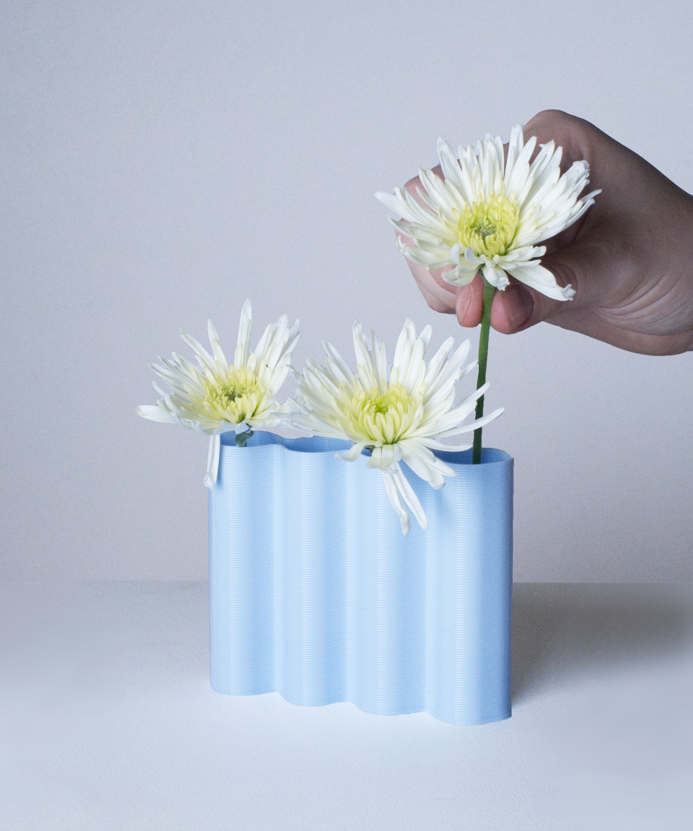 mini-vase-M-bleu-ciel-fleurs-fond.jpg