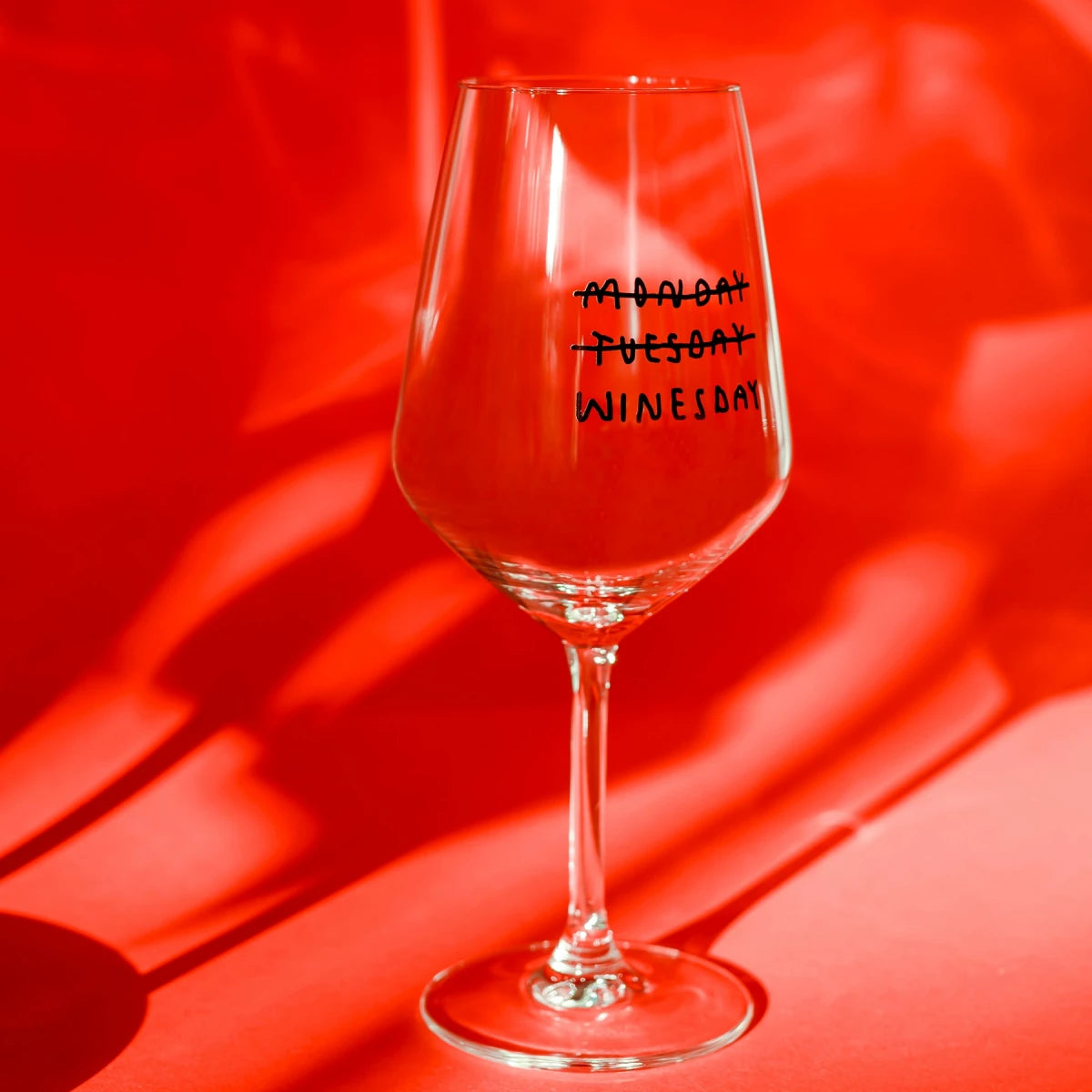 monday-tuesday-winesday-weinglas-by-johanna-schwarzer-selekkt_3.webp