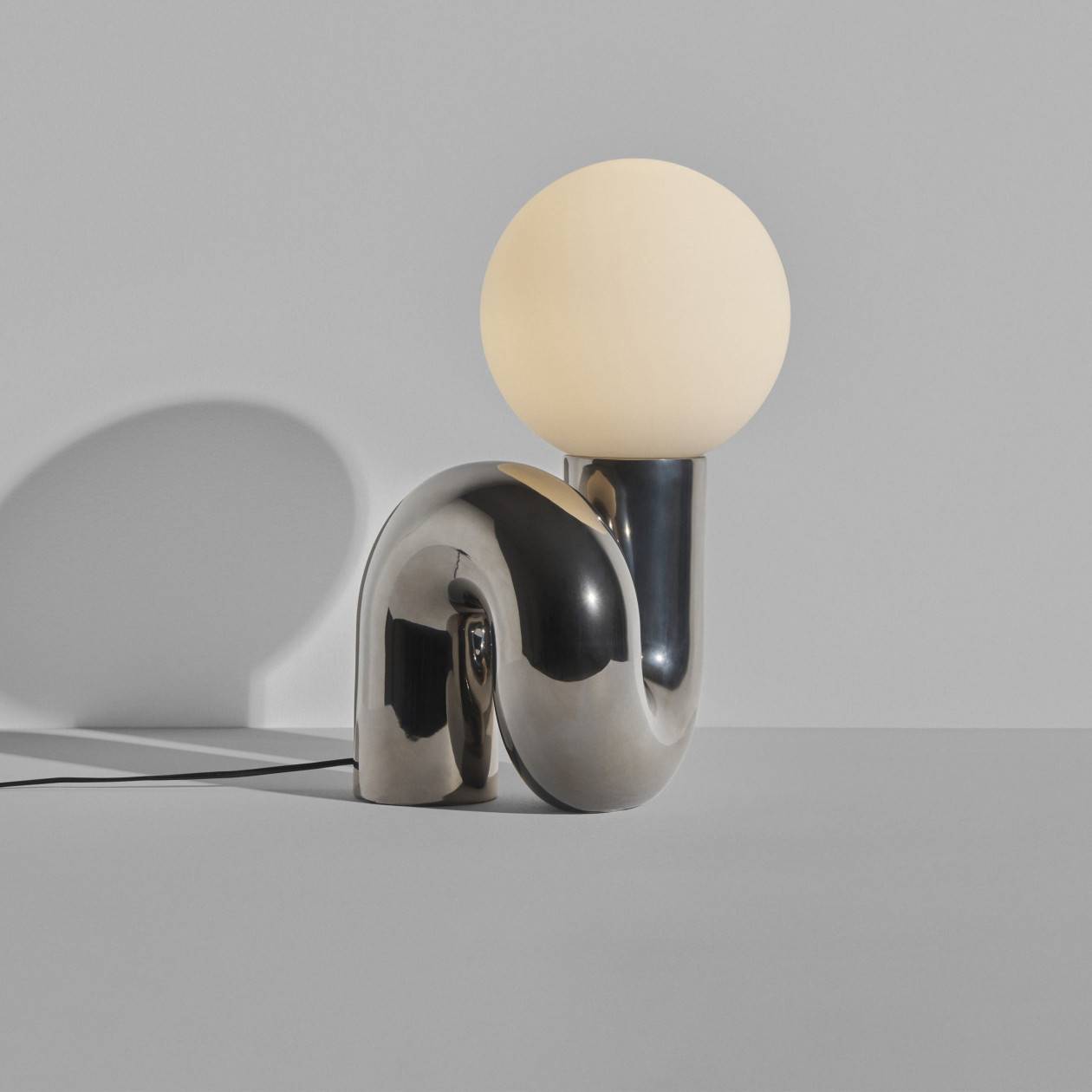 neotenic-large-table-lamp-platinum_1.jpg