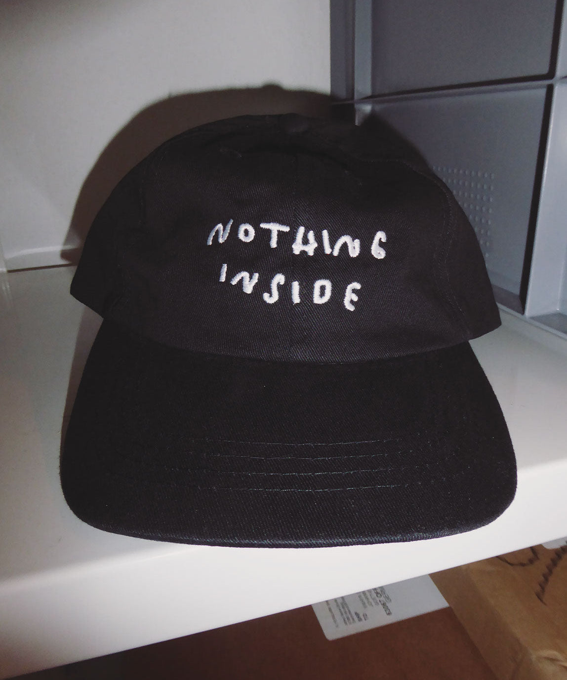 nothing-inside-cap-752468.jpg