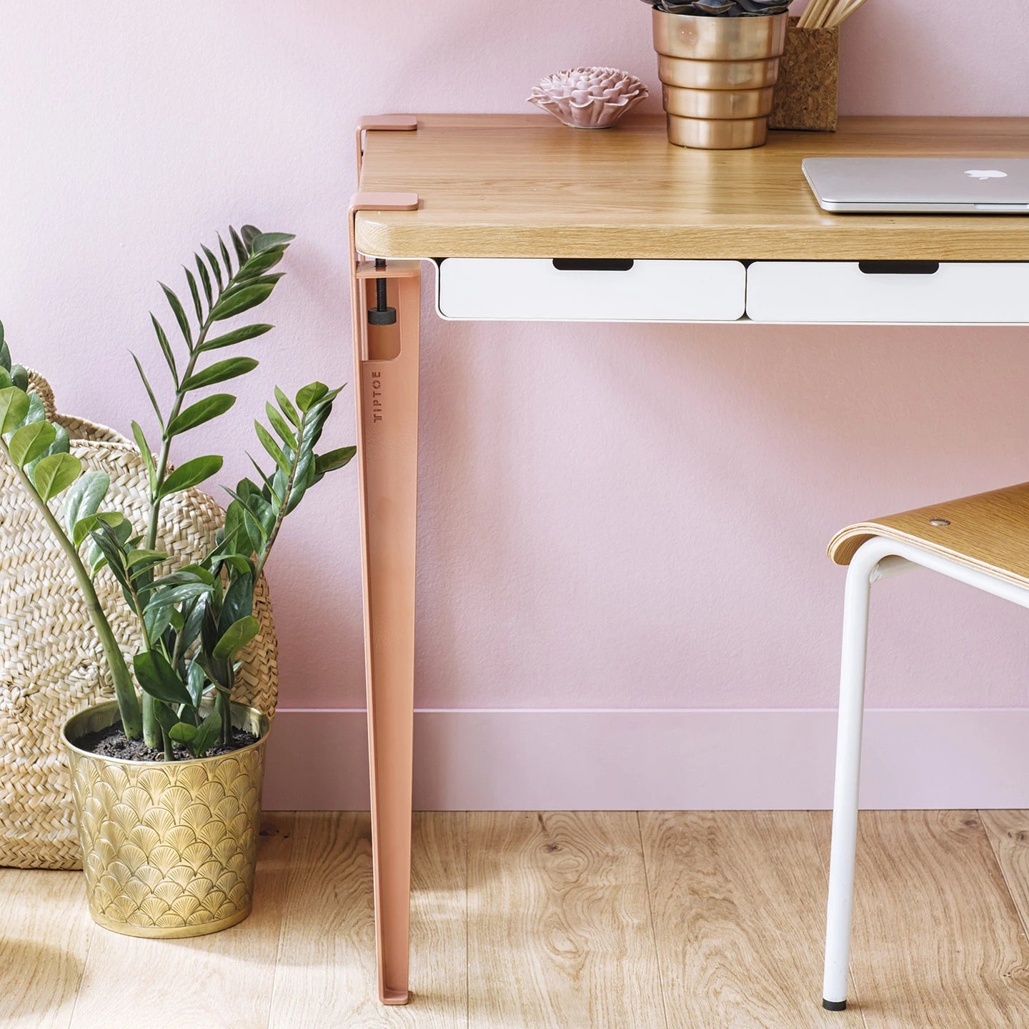pied-de-bureau-rose.webp