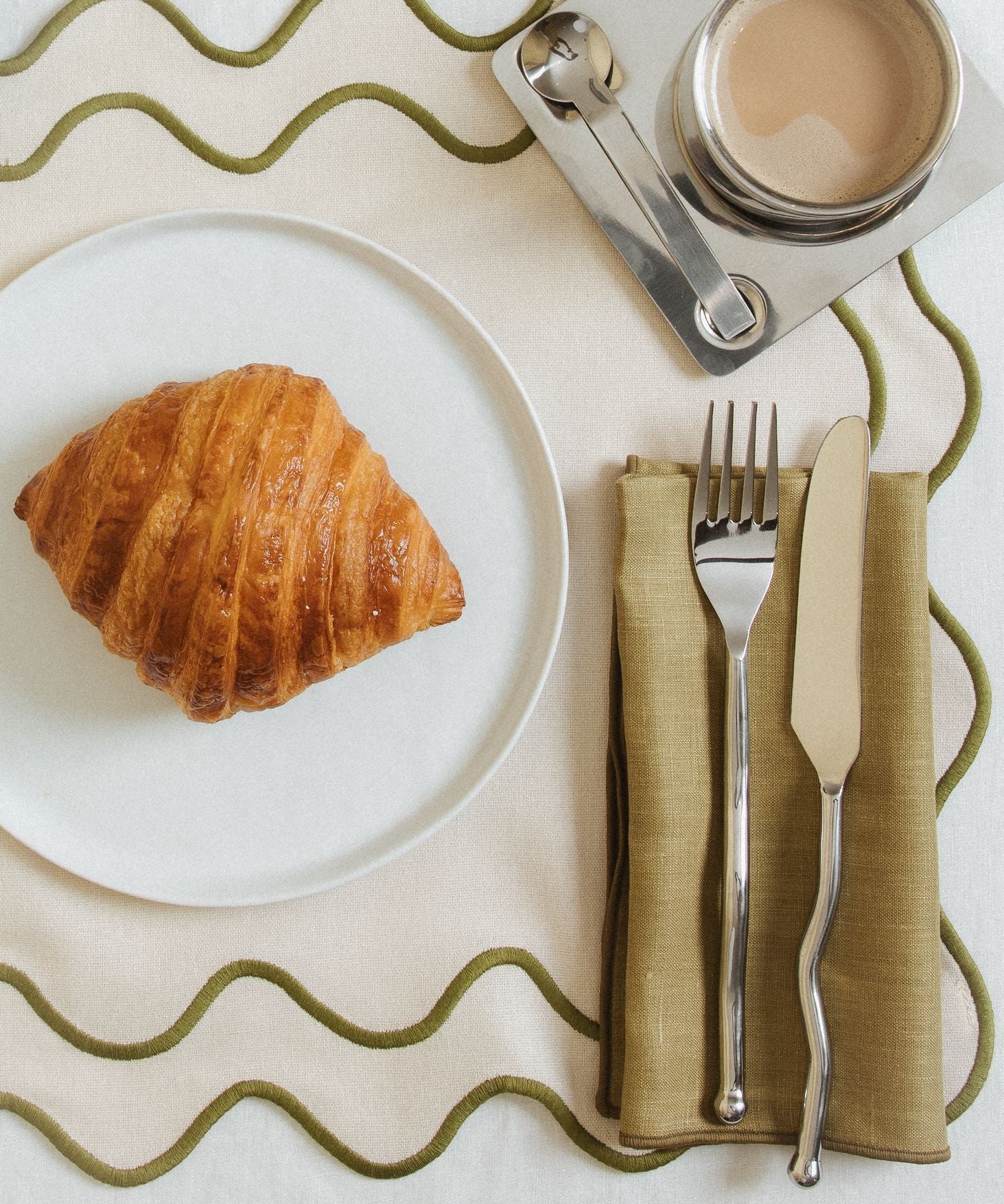 placemat-wavy-beige-green-kuluclub.jpg