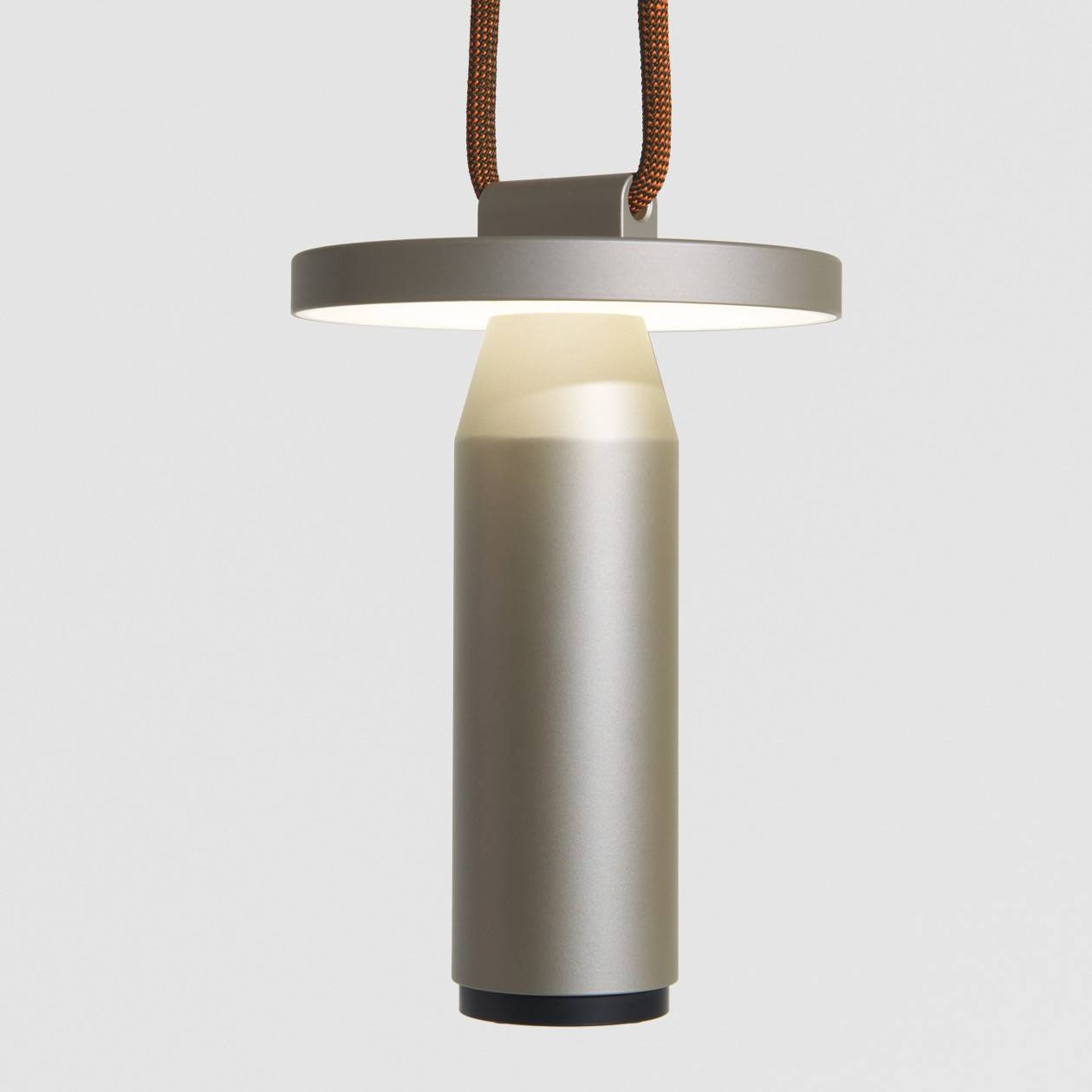Quasar portable lamp