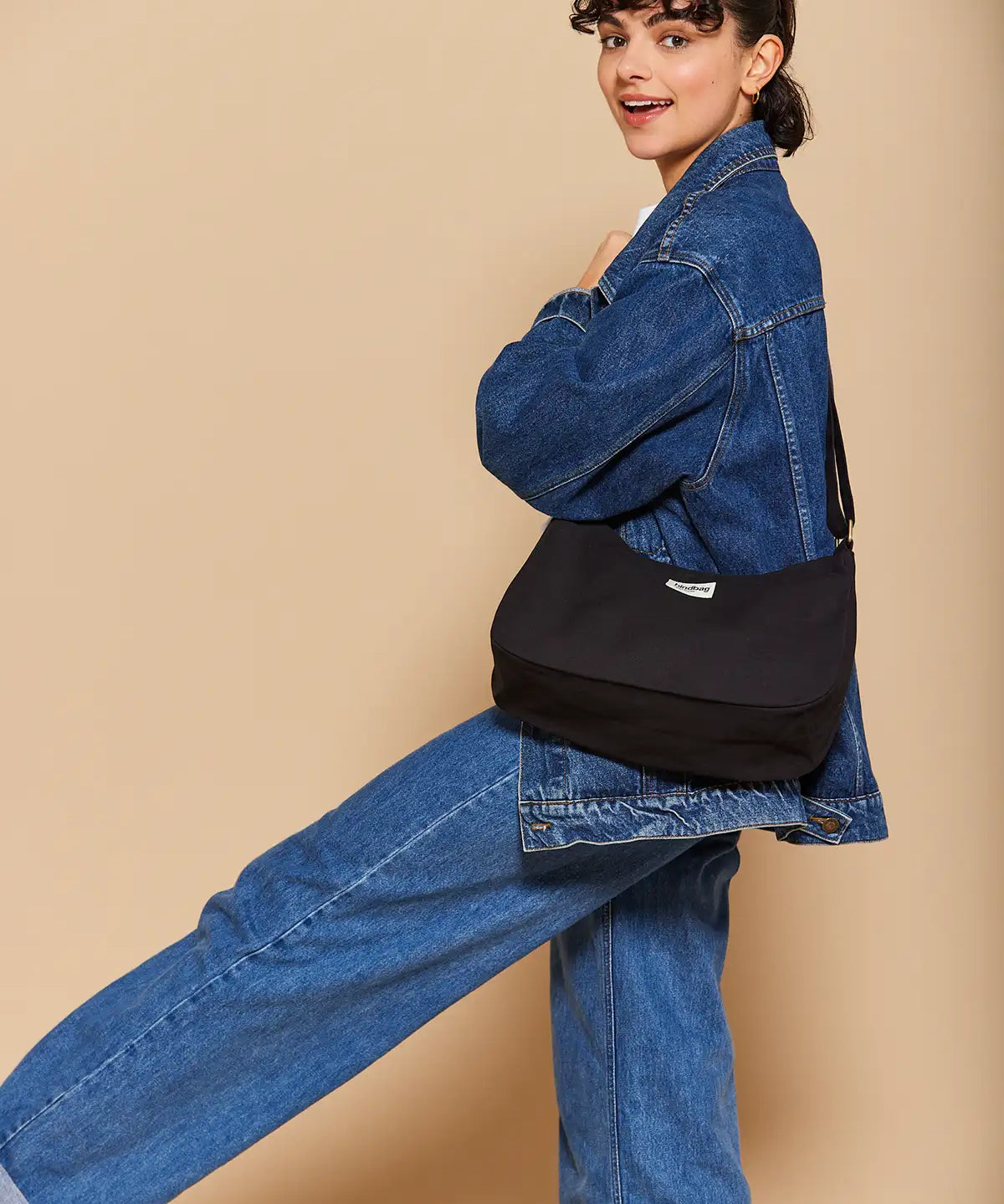 rosa-noir-sac-bandouliere-porte-hindbag_1296x_bd8ea198-d78f-4cf7-a30c-918c028972b8.webp