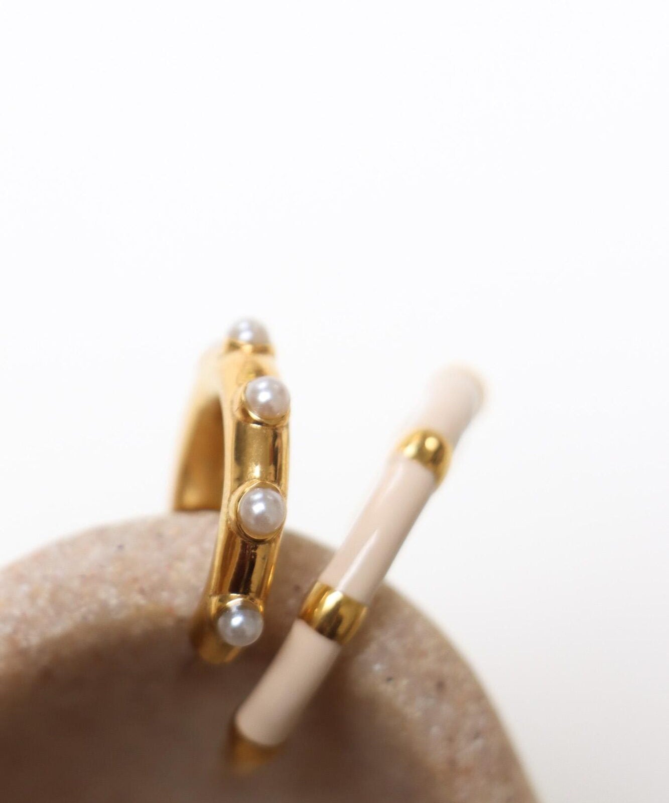 round-of-pearls-gold-3.jpg