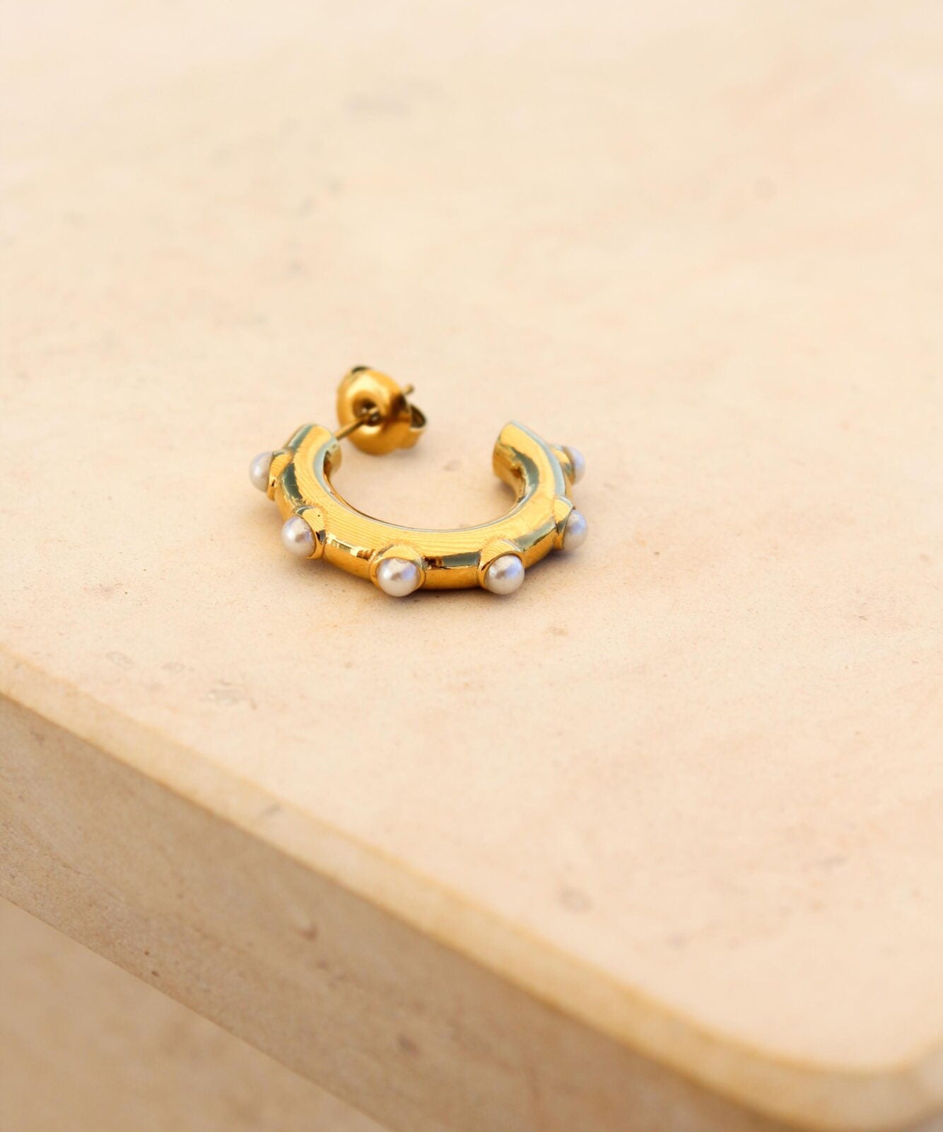 round-of-pearls-gold.jpg