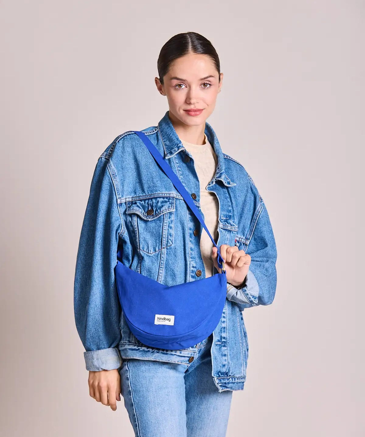sac-banane-andrea-bleu-electrique-femme-epaule-hindbag_1296x_568947ba-d78a-486e-8c6a-4329f6b5248b.webp
