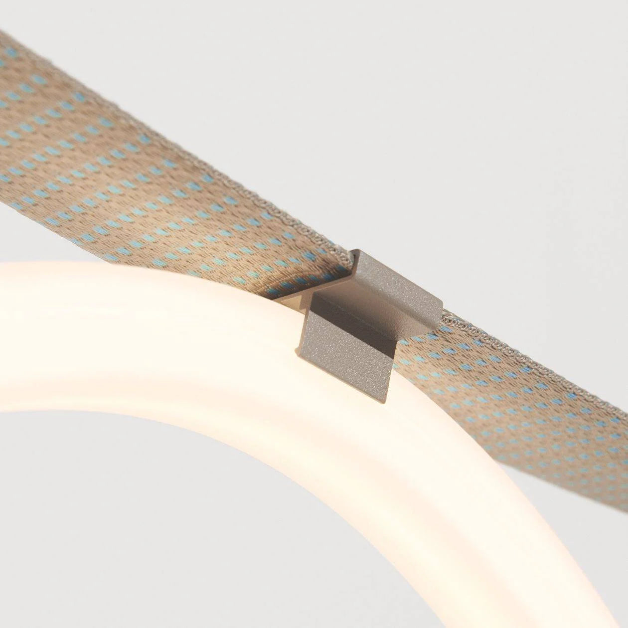 Spline pendant light