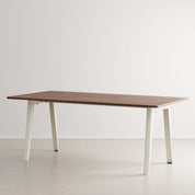 New modern eettafel walnoot