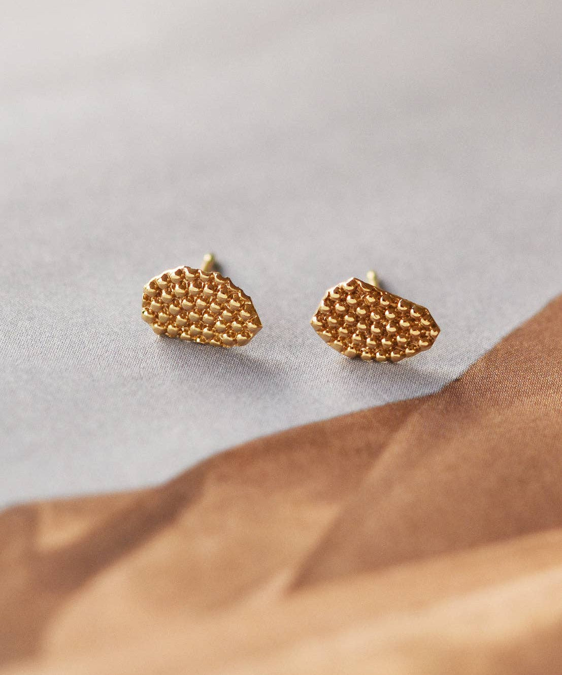 vestiges-oorbellen-judith-benita-dots.jpg