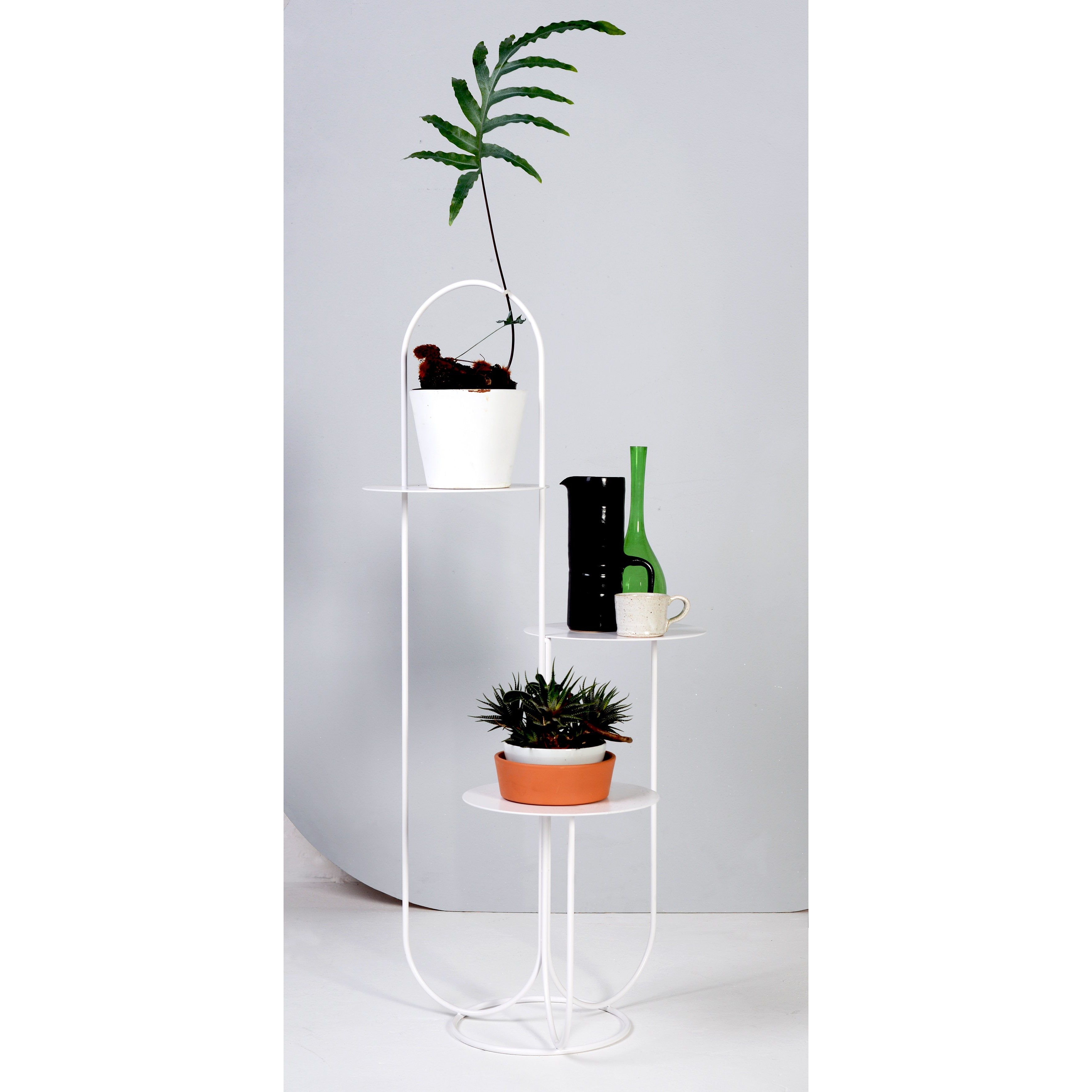 Trumpet table white
