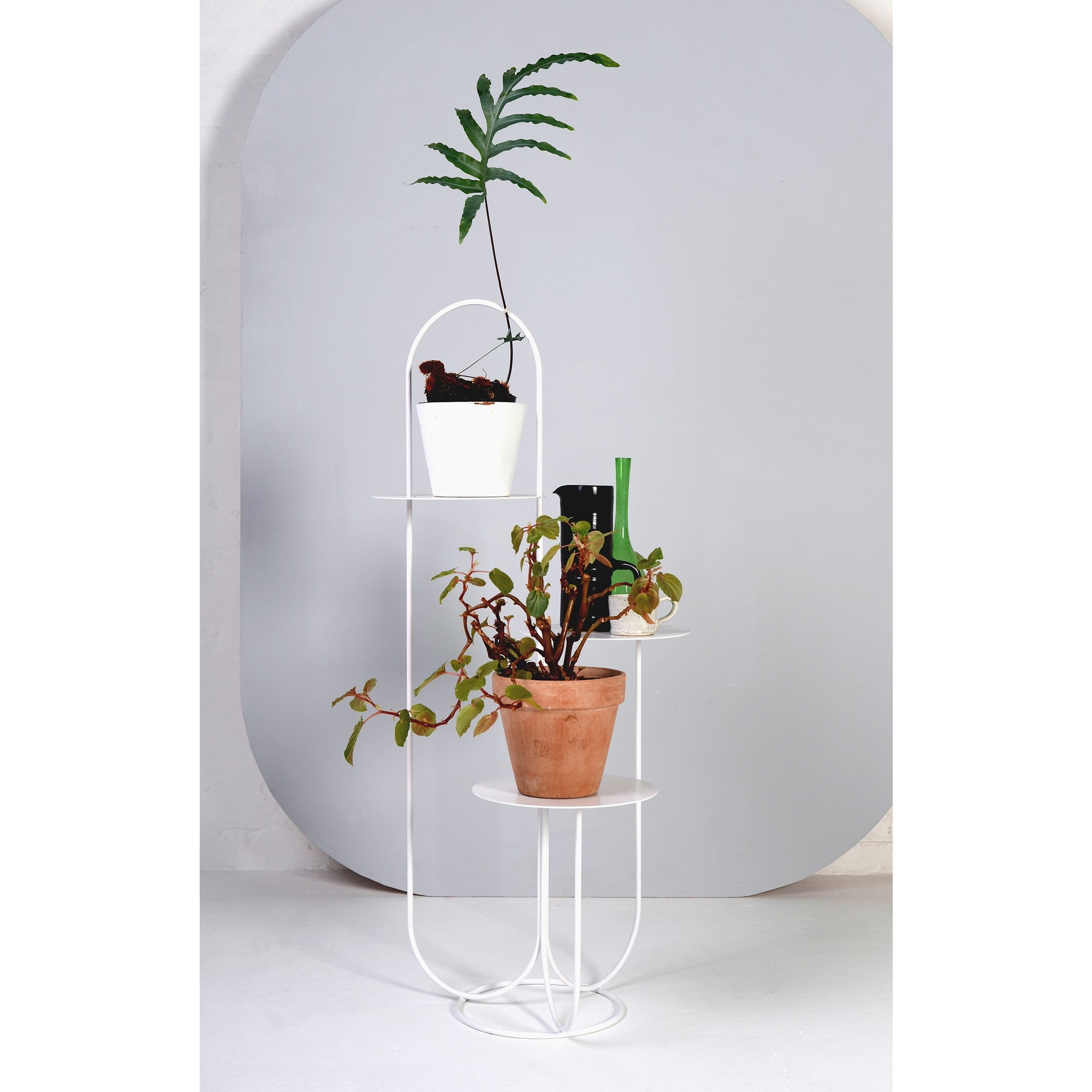 Trumpet table white