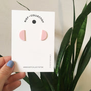 Oorbel mini C - pastel roze