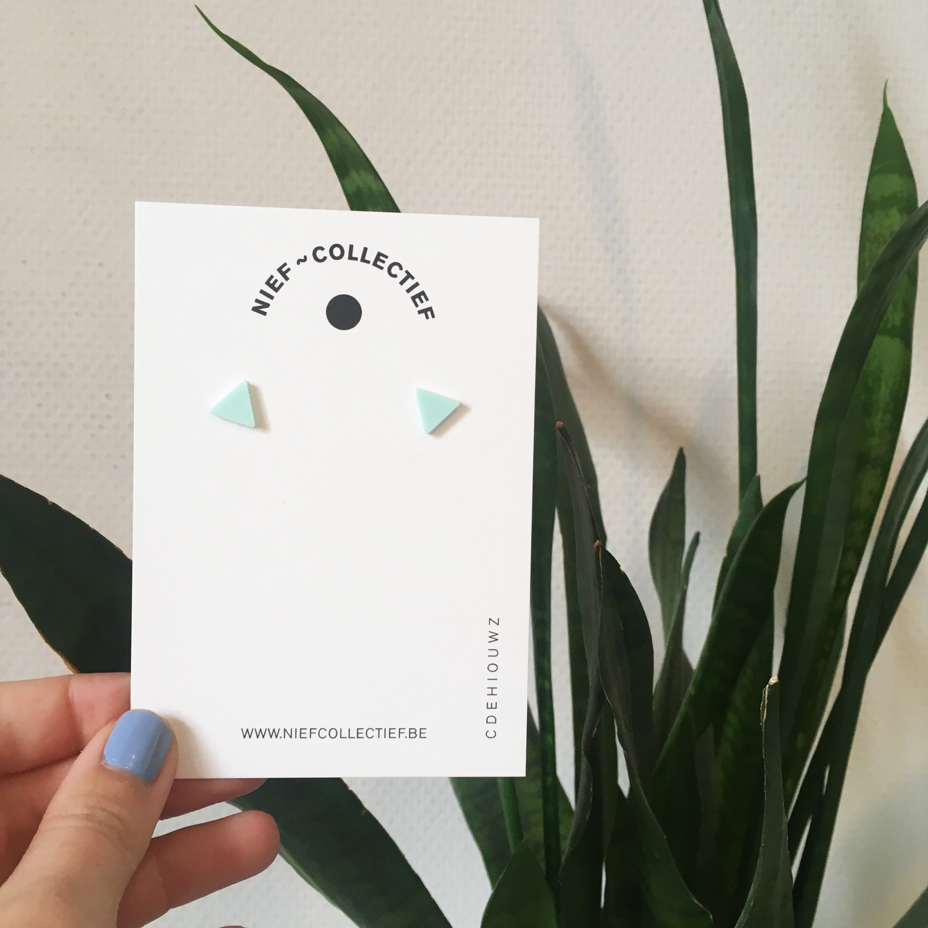 Oorbel mini V - pastel mint