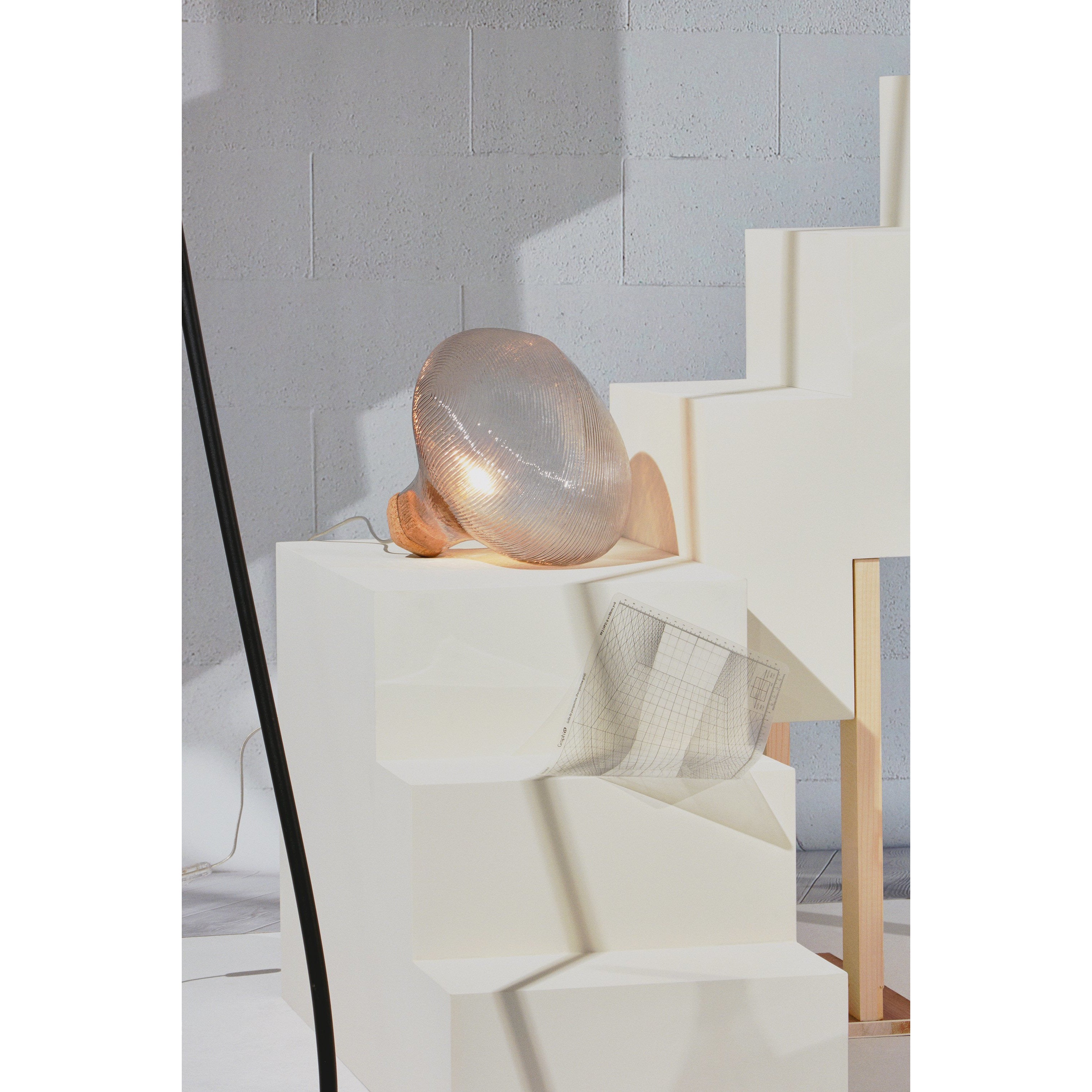 L0010101_tidelight_tablelamp_transparent__PF_lifestyle_HD.jpg