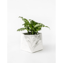 Afbeelding in Gallery-weergave laden, Mare planter large white marble
