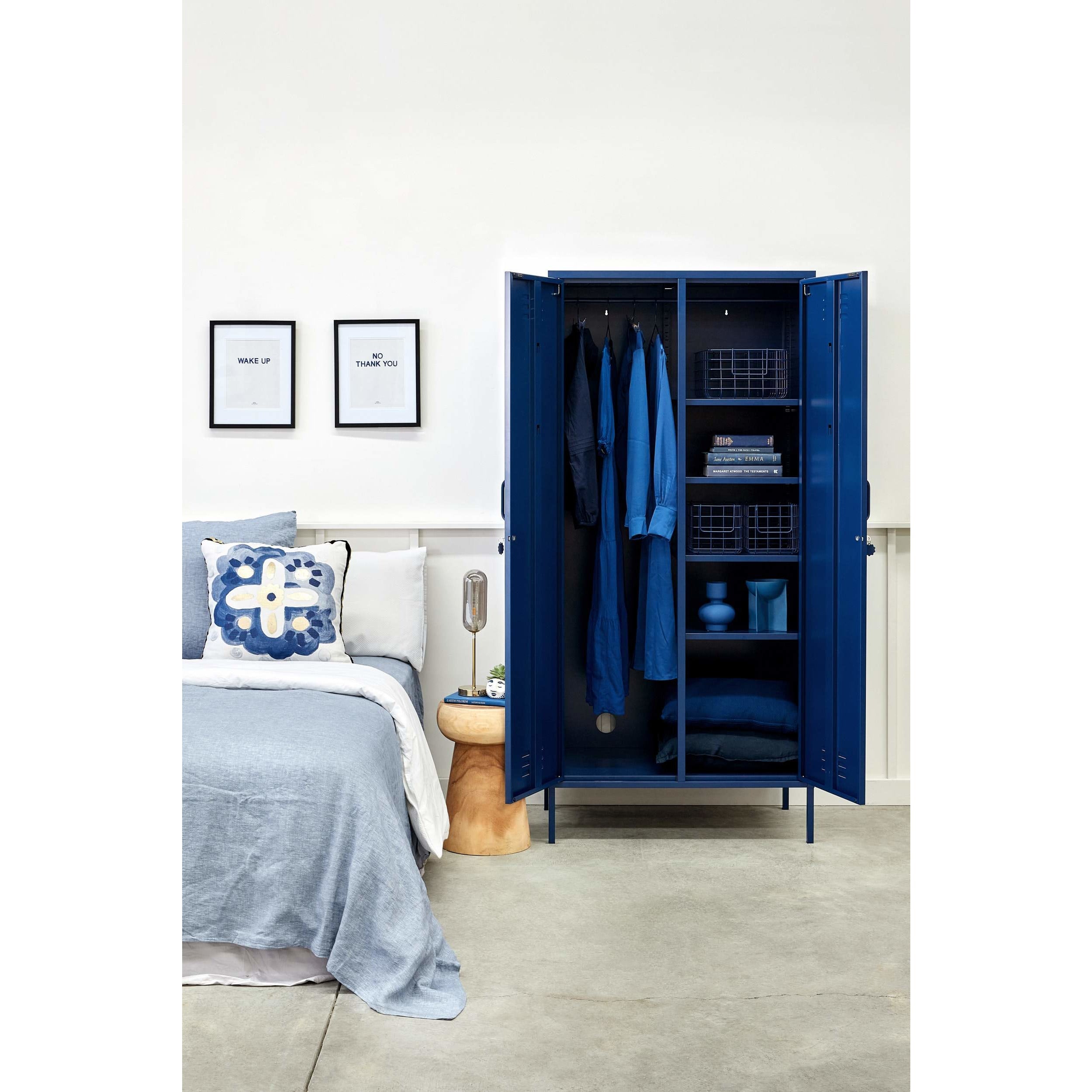 Navy_Twinny_Adult_Styled_2Door_Opened_Vertical_2500px.jpg