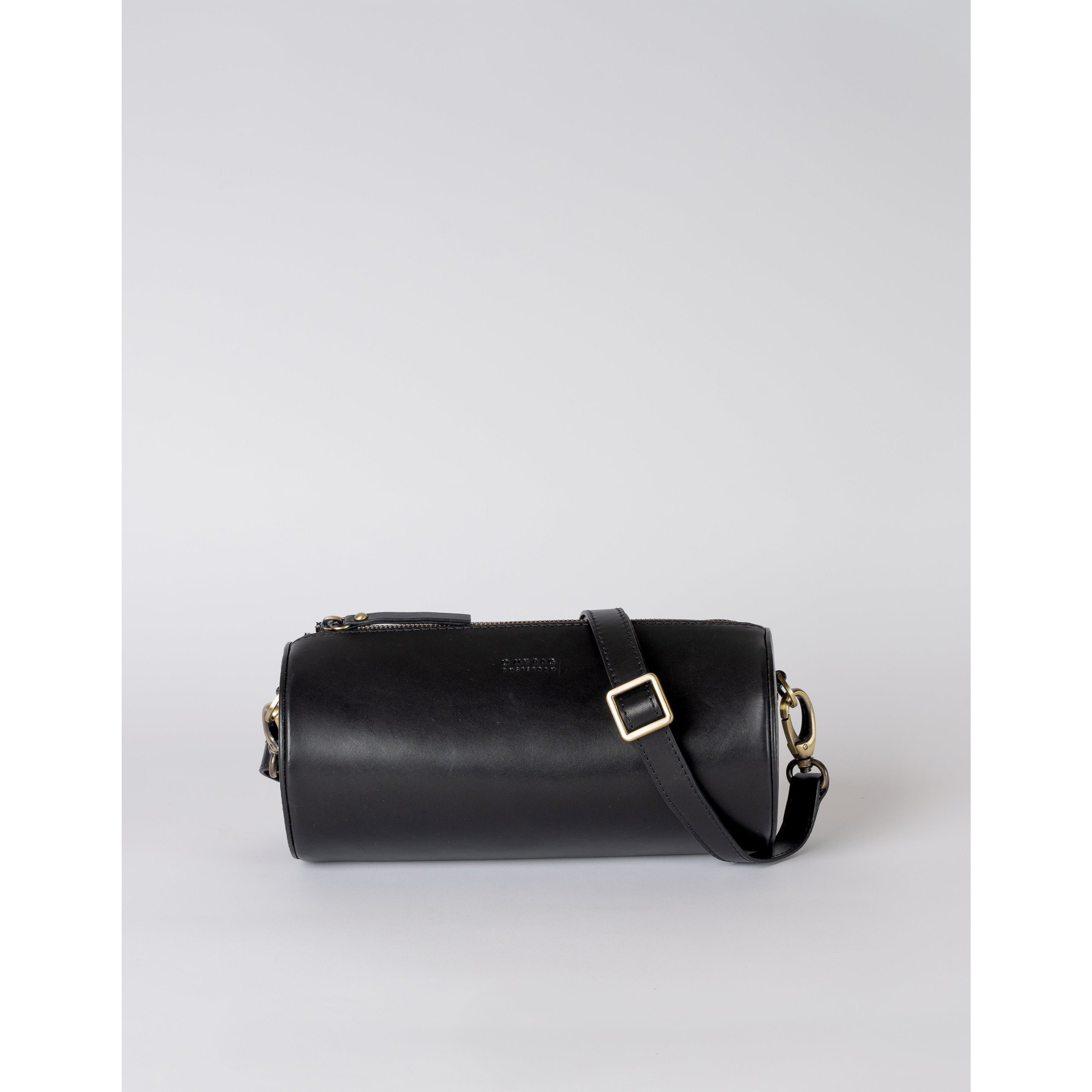 OMB-E168CV_Izzy-BlackClassicLeather_1.jpg