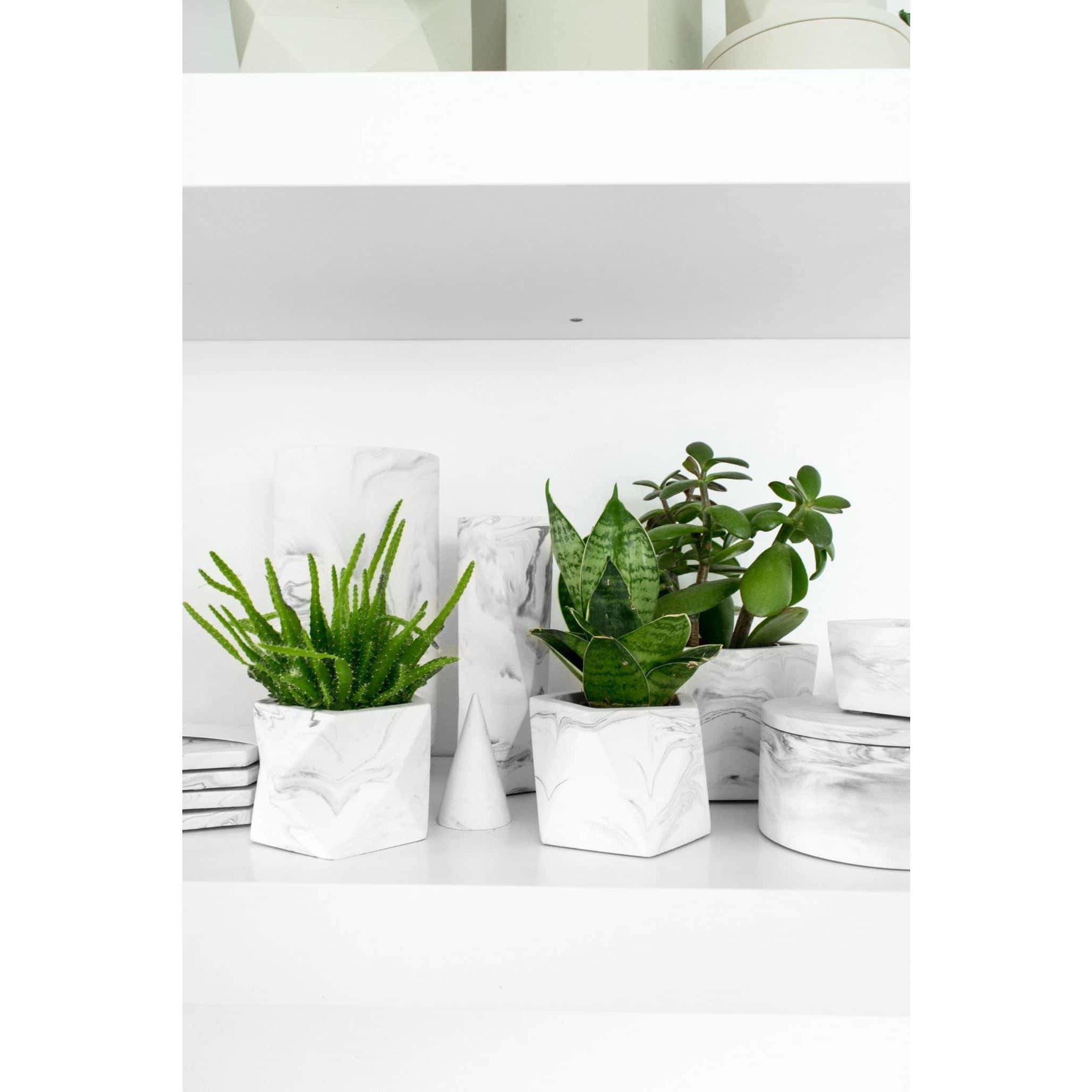Mare planter medium white marble