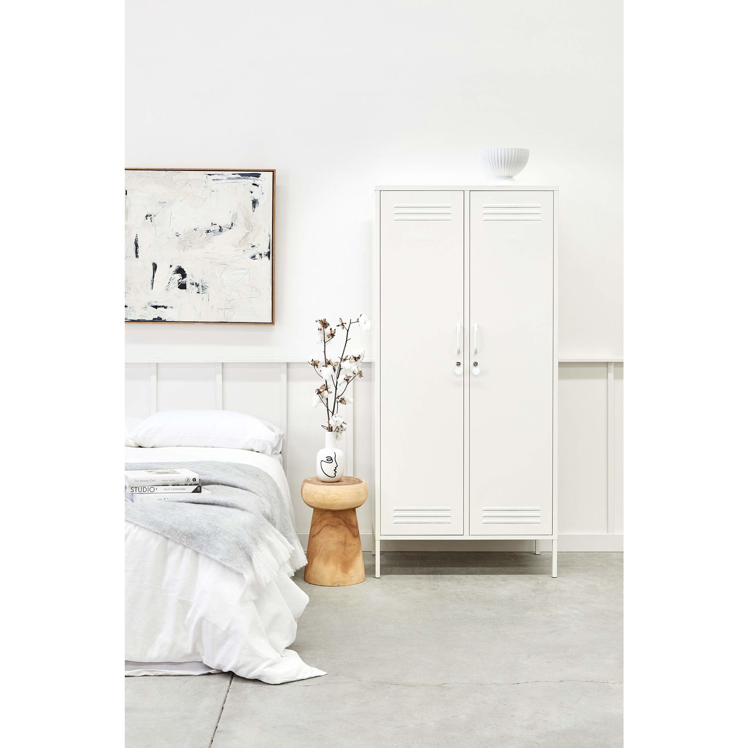 White_Twinny_Adult_Styled_Vertical_2500px.jpg