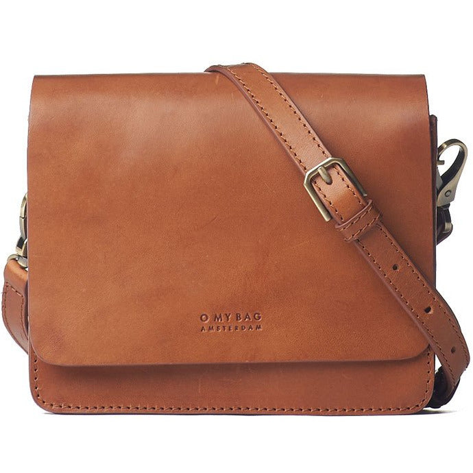 audrey-camel-extra-strap-WEB_581168d6-666d-4901-8045-69ebf4cc1329.jpg