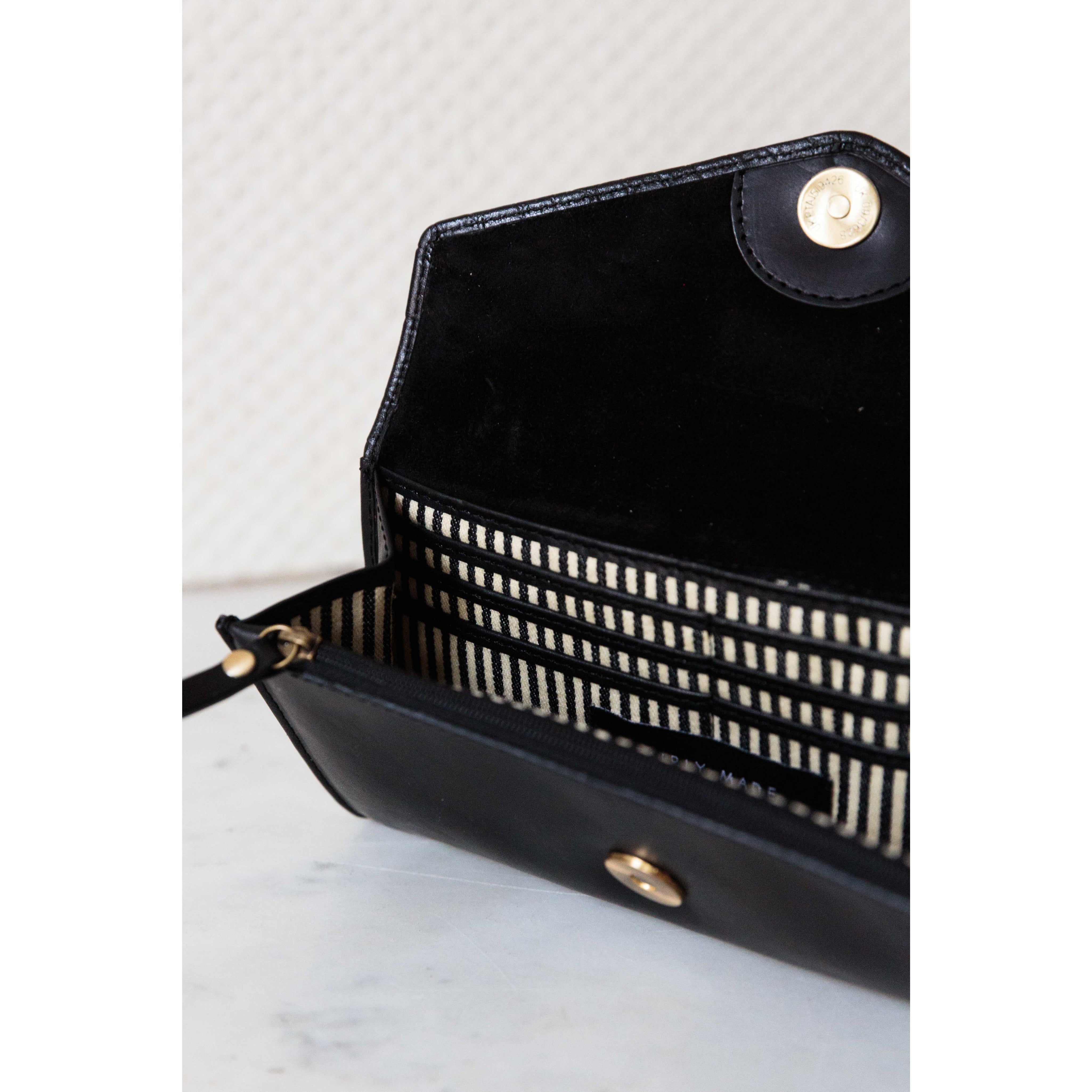 Envelope pixie black