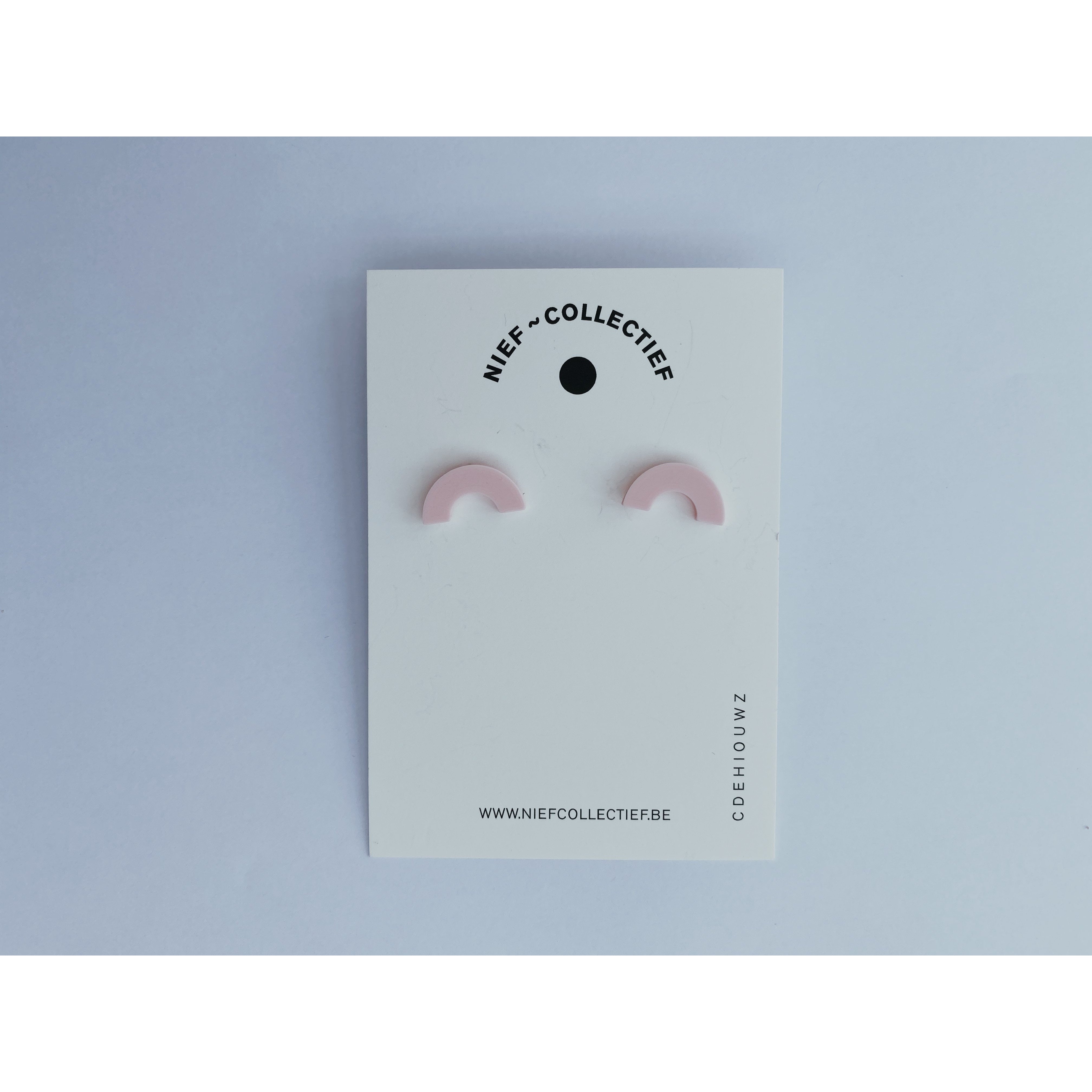 Oorbel mini bold C - pastel roze