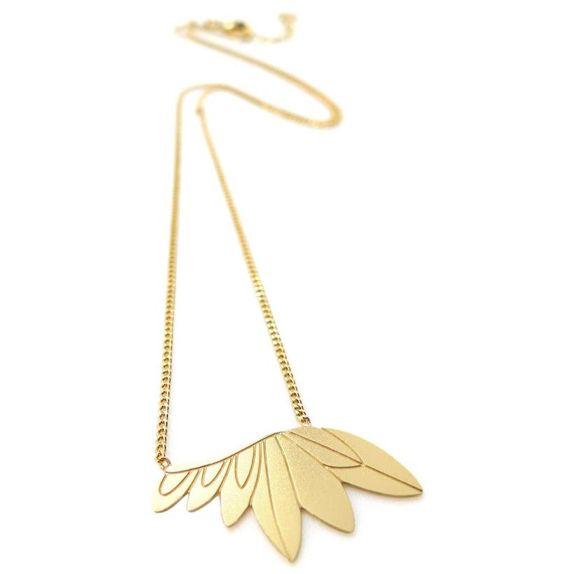 nadjacarlotti_PLUM03_collier_plumage.jpg