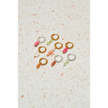 Afbeelding in Gallery-weergave laden, Oorbel - Single daisy hoop gold
