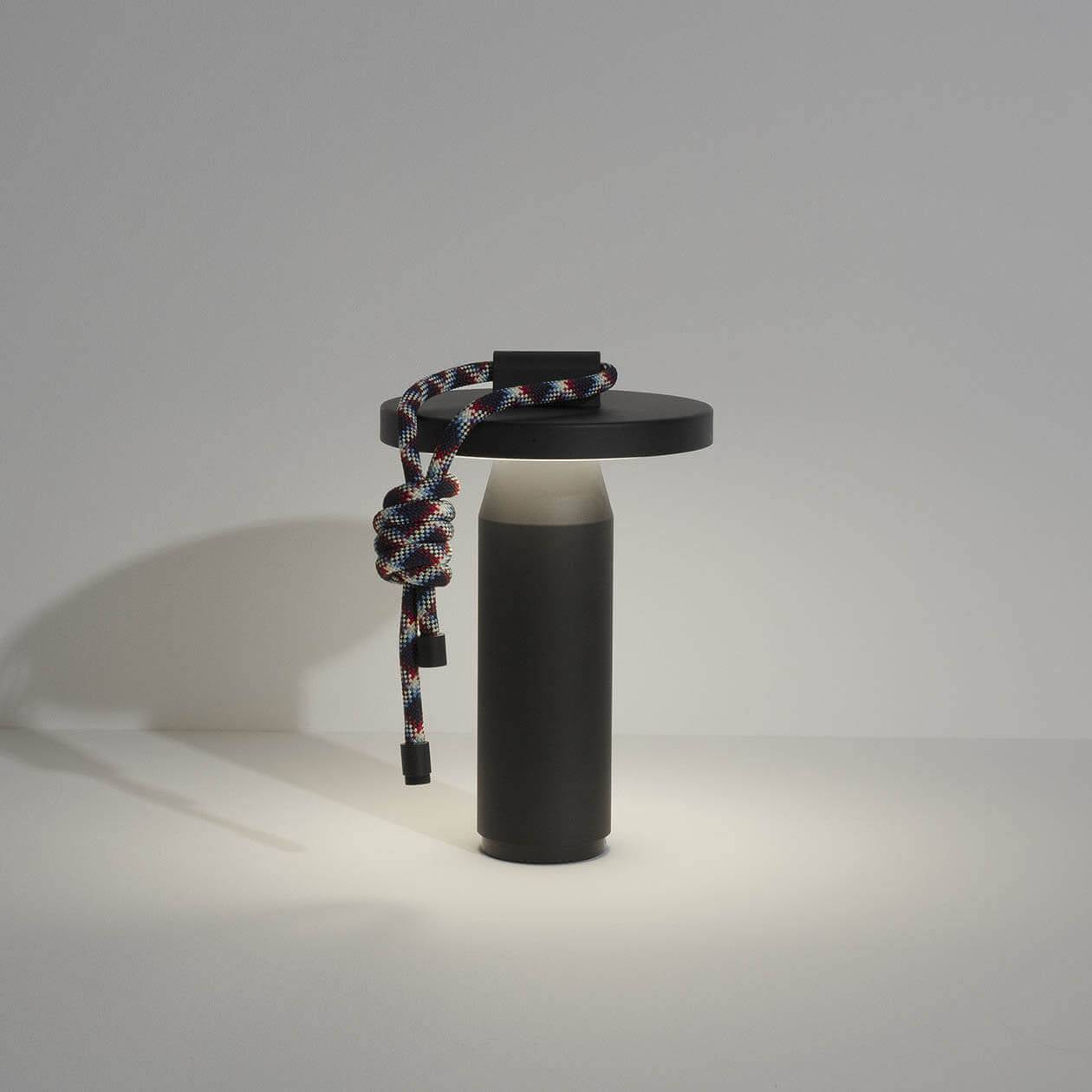 portable-lamp-quasar-black-2.jpg